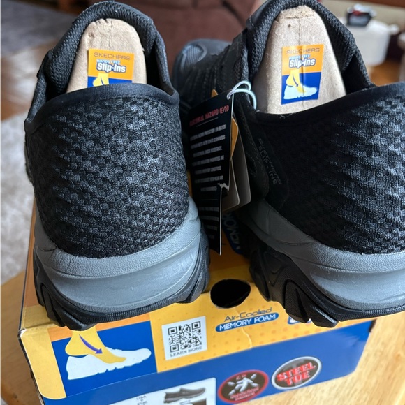 Skechers Men's Steel Toe Black Slip-On Sneakers, 9, NWT - Picture 3 of 5